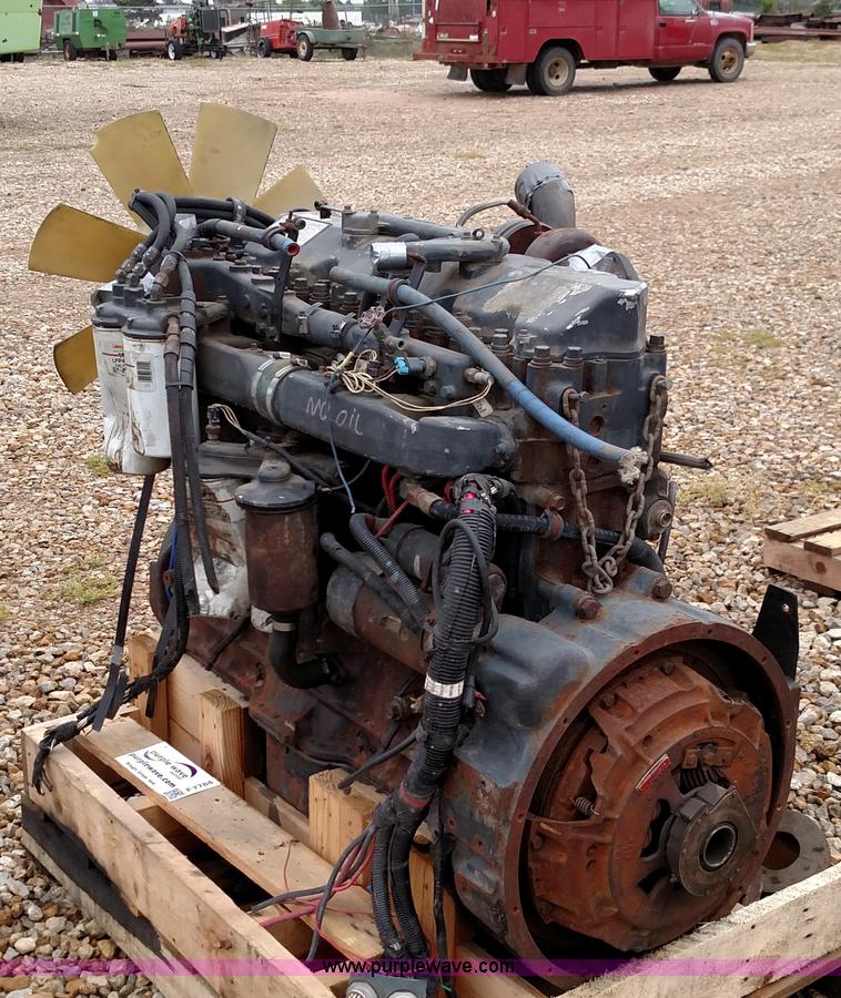 image for item F7784 1997 Mack E7-350 six cylinder diesel engine