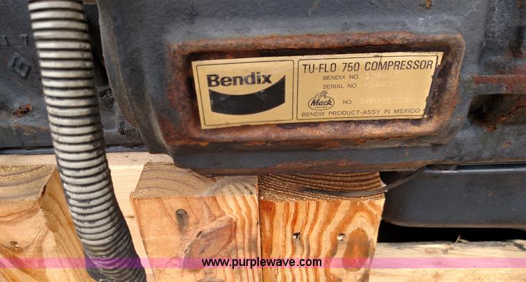 image for item F7784 1997 Mack E7-350 six cylinder diesel engine