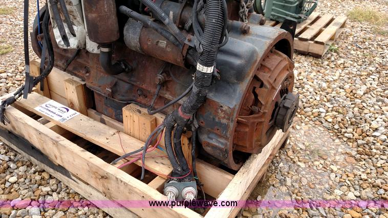 image for item F7784 1997 Mack E7-350 six cylinder diesel engine