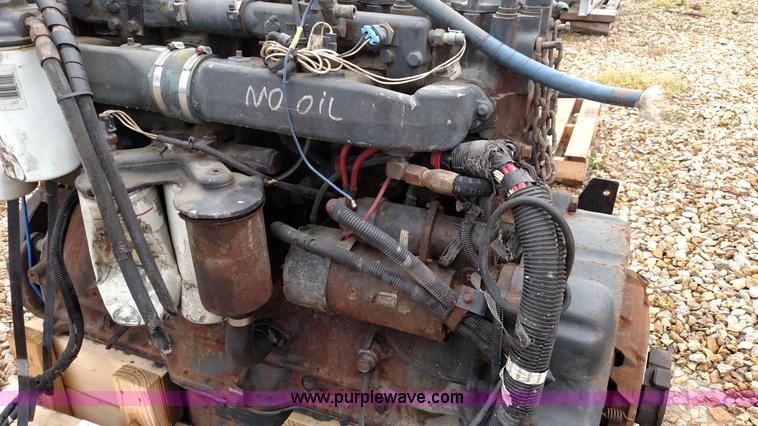 image for item F7784 1997 Mack E7-350 six cylinder diesel engine