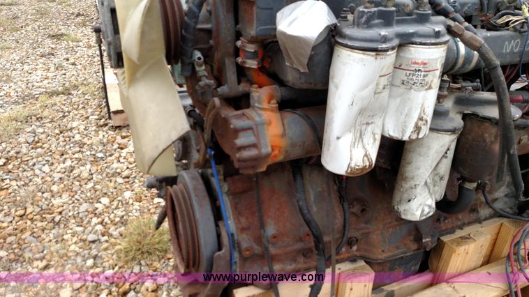 image for item F7784 1997 Mack E7-350 six cylinder diesel engine