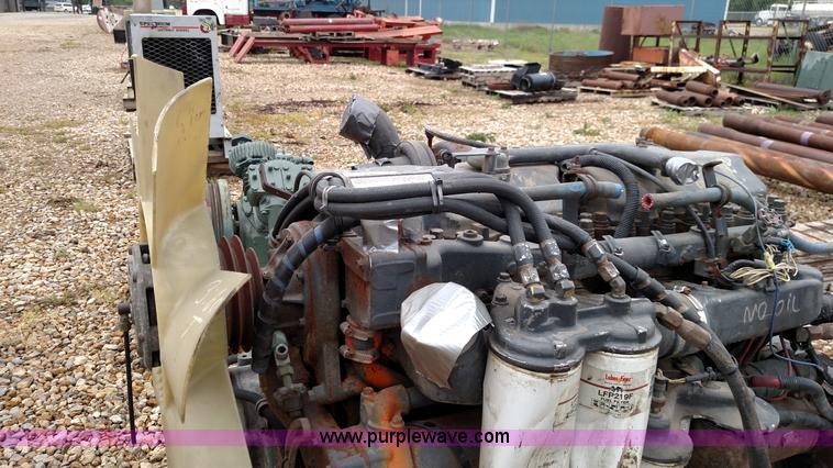 image for item F7784 1997 Mack E7-350 six cylinder diesel engine