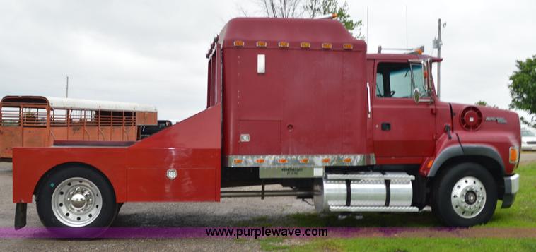 image for item G3512 1995 Ford LA8000 AeroMax 106 flatbed truck