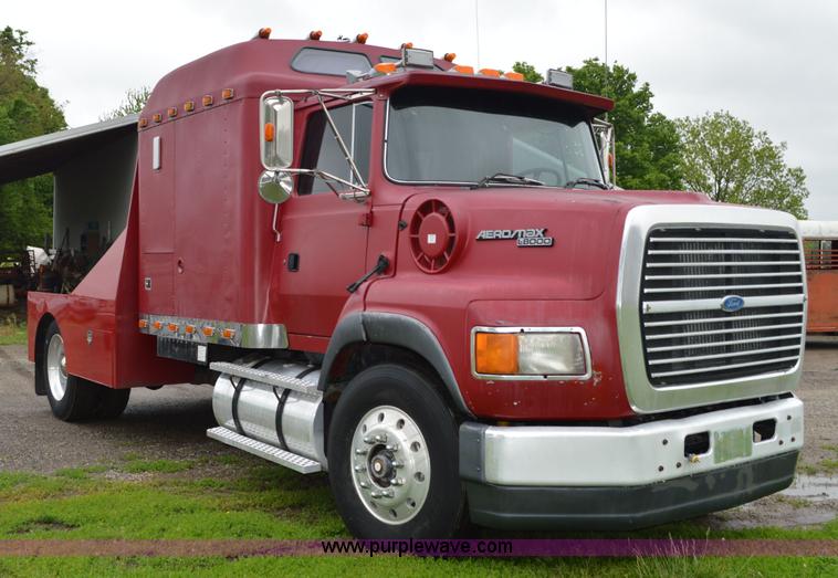 image for item G3512 1995 Ford LA8000 AeroMax 106 flatbed truck