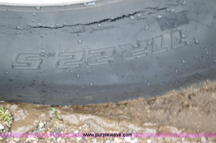 image for item G3512 1995 Ford LA8000 AeroMax 106 flatbed truck