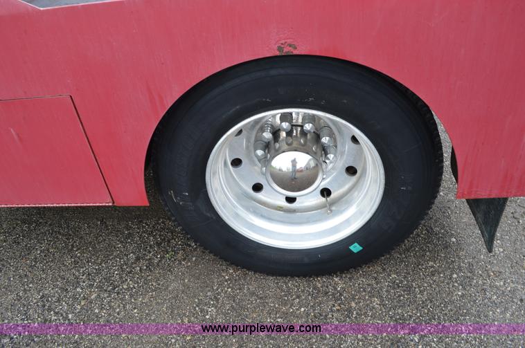 image for item G3512 1995 Ford LA8000 AeroMax 106 flatbed truck