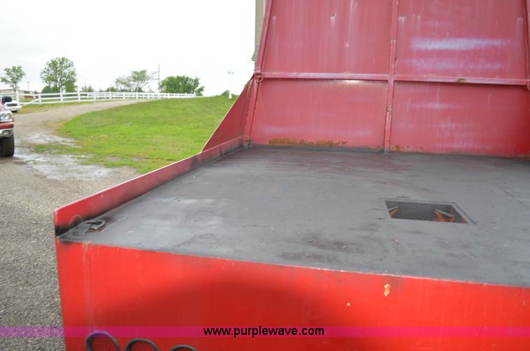 image for item G3512 1995 Ford LA8000 AeroMax 106 flatbed truck