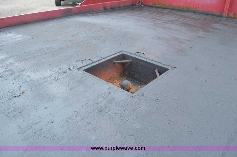 image for item G3512 1995 Ford LA8000 AeroMax 106 flatbed truck