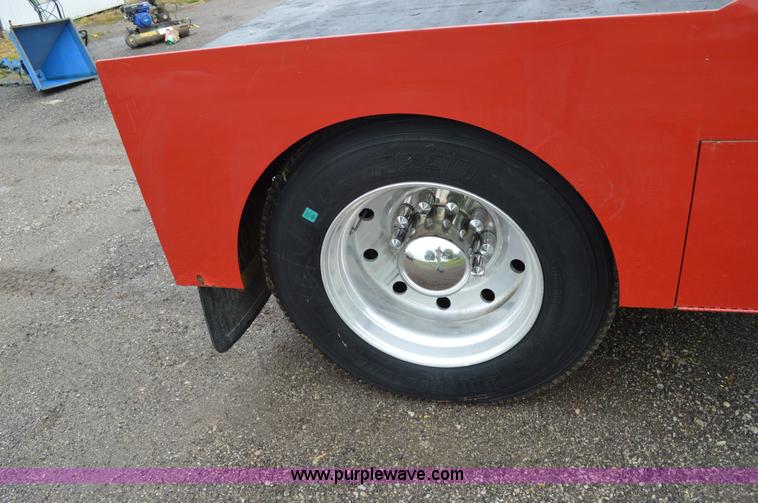 image for item G3512 1995 Ford LA8000 AeroMax 106 flatbed truck