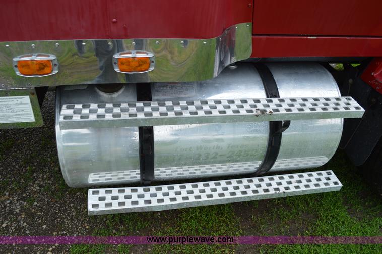 image for item G3512 1995 Ford LA8000 AeroMax 106 flatbed truck