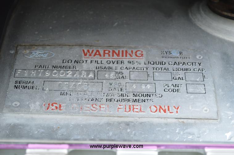 image for item G3512 1995 Ford LA8000 AeroMax 106 flatbed truck