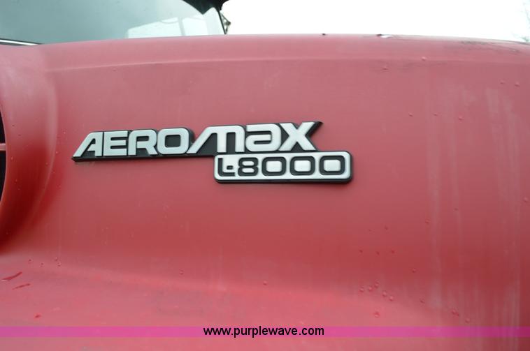 image for item G3512 1995 Ford LA8000 AeroMax 106 flatbed truck