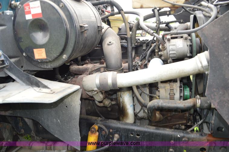 image for item G3512 1995 Ford LA8000 AeroMax 106 flatbed truck