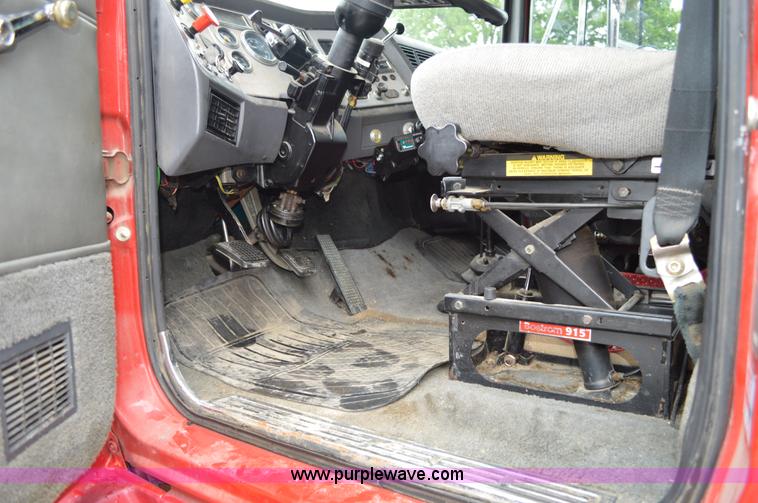 image for item G3512 1995 Ford LA8000 AeroMax 106 flatbed truck