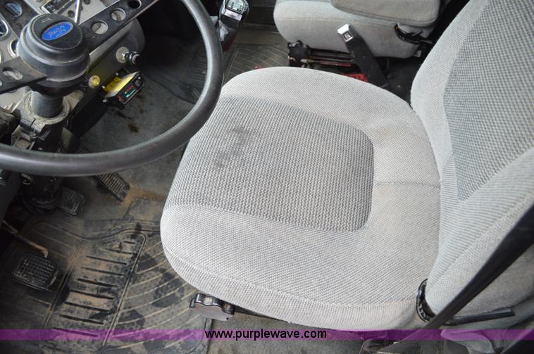 image for item G3512 1995 Ford LA8000 AeroMax 106 flatbed truck