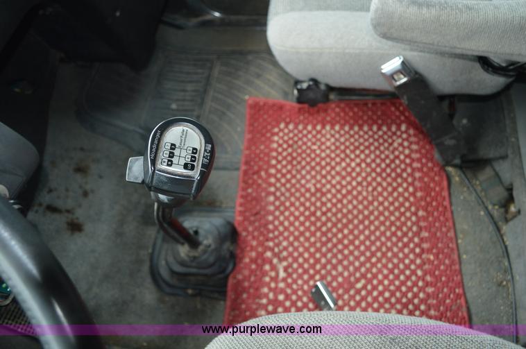 image for item G3512 1995 Ford LA8000 AeroMax 106 flatbed truck