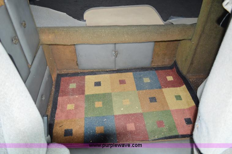 image for item G3512 1995 Ford LA8000 AeroMax 106 flatbed truck