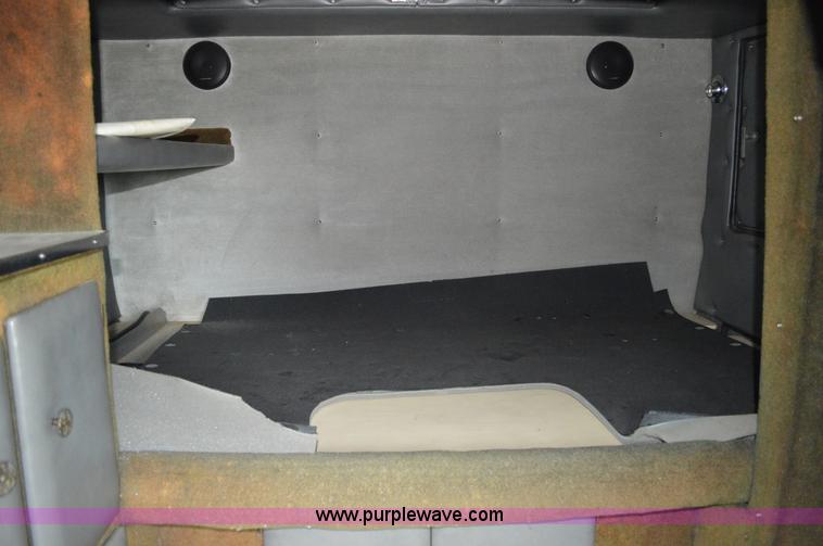 image for item G3512 1995 Ford LA8000 AeroMax 106 flatbed truck