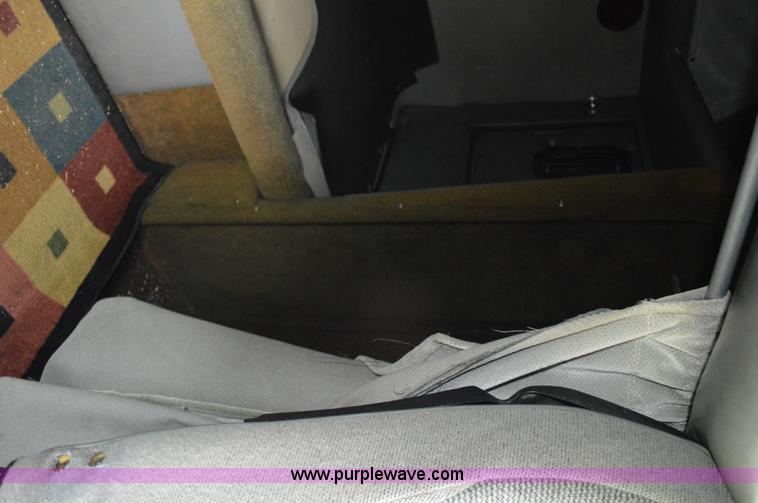 image for item G3512 1995 Ford LA8000 AeroMax 106 flatbed truck