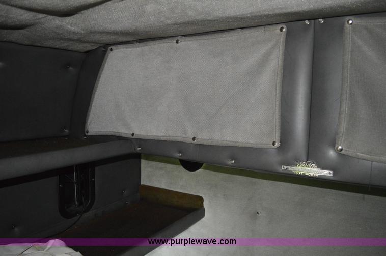 image for item G3512 1995 Ford LA8000 AeroMax 106 flatbed truck