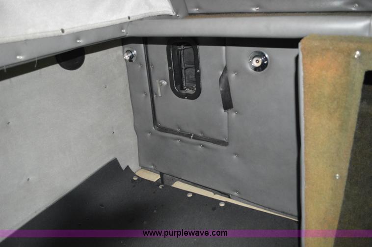 image for item G3512 1995 Ford LA8000 AeroMax 106 flatbed truck