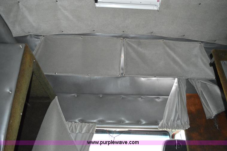 image for item G3512 1995 Ford LA8000 AeroMax 106 flatbed truck