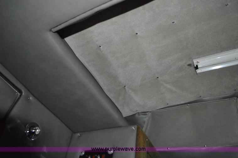 image for item G3512 1995 Ford LA8000 AeroMax 106 flatbed truck