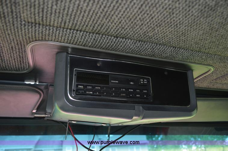 image for item G3512 1995 Ford LA8000 AeroMax 106 flatbed truck