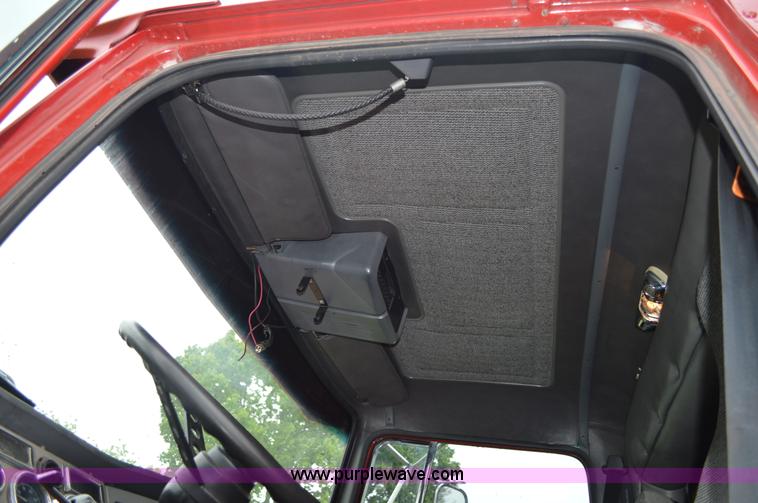 image for item G3512 1995 Ford LA8000 AeroMax 106 flatbed truck