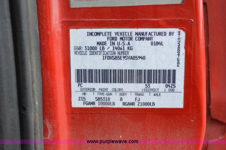 image for item G3512 1995 Ford LA8000 AeroMax 106 flatbed truck