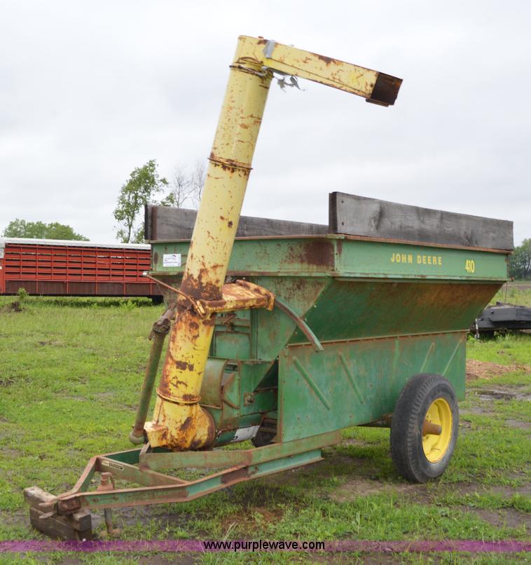 image for item G3517 John Deere 410 auger wagon