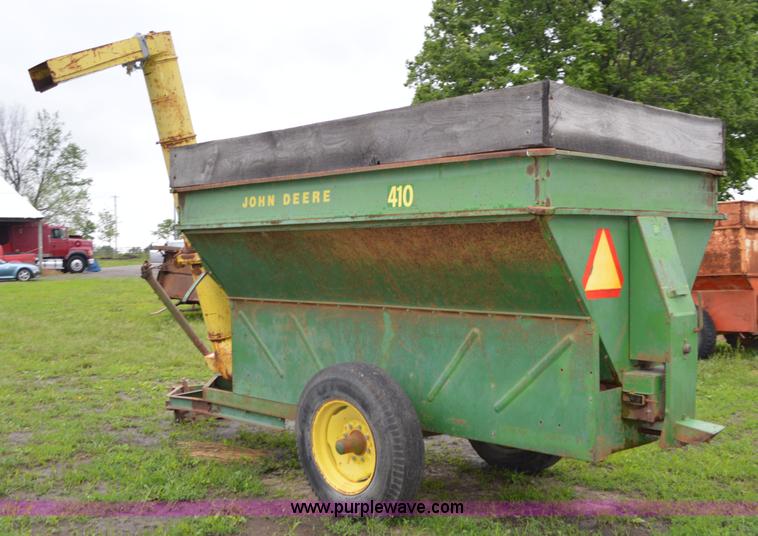 John Deere 410 auger wagon in Harrisonville, MO Item G3517 sold