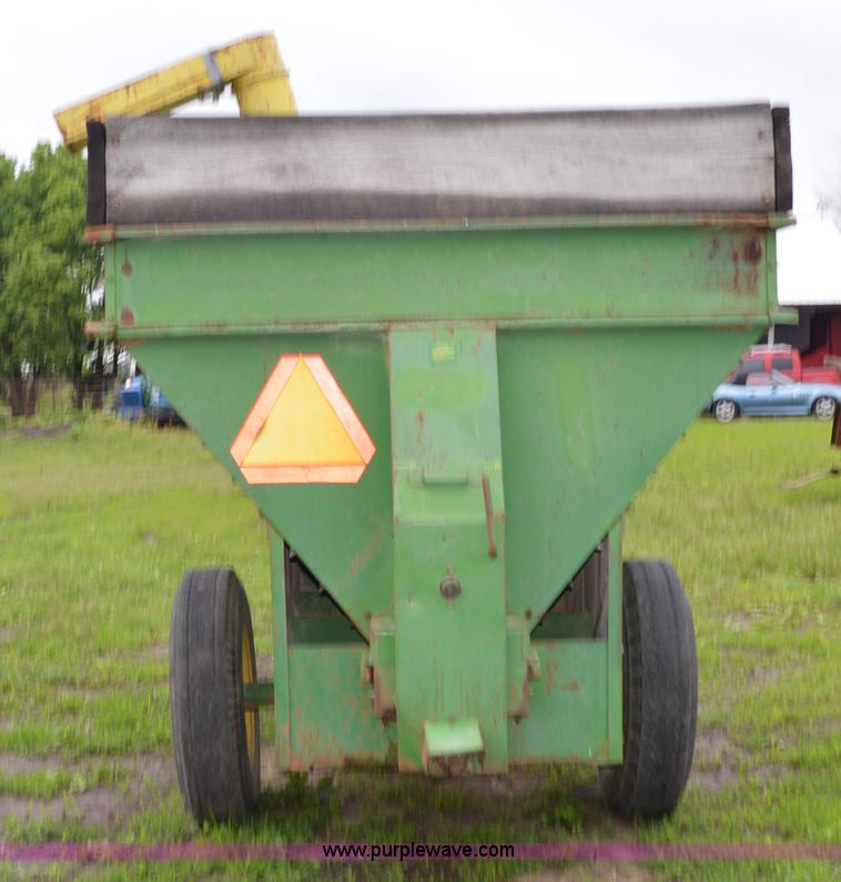 image for item G3517 John Deere 410 auger wagon