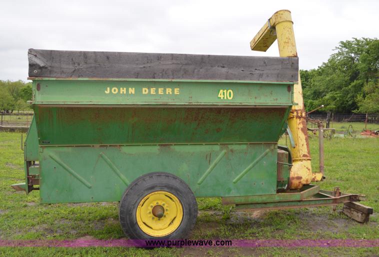 image for item G3517 John Deere 410 auger wagon