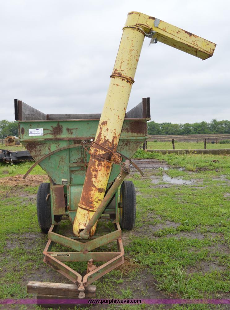 image for item G3517 John Deere 410 auger wagon