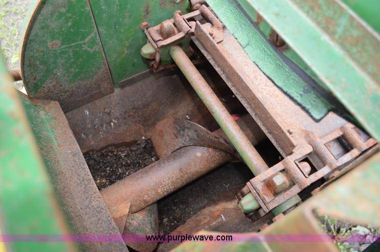 image for item G3517 John Deere 410 auger wagon