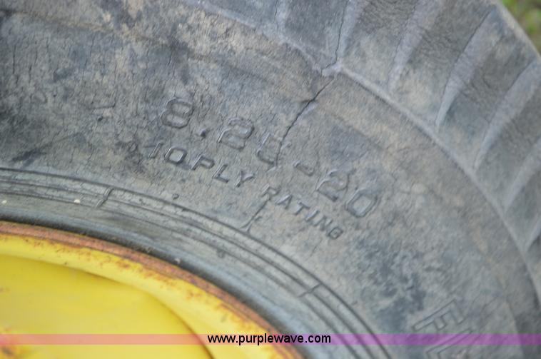 image for item G3517 John Deere 410 auger wagon