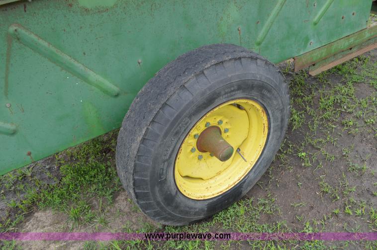 image for item G3517 John Deere 410 auger wagon