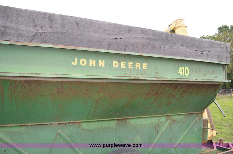 image for item G3517 John Deere 410 auger wagon