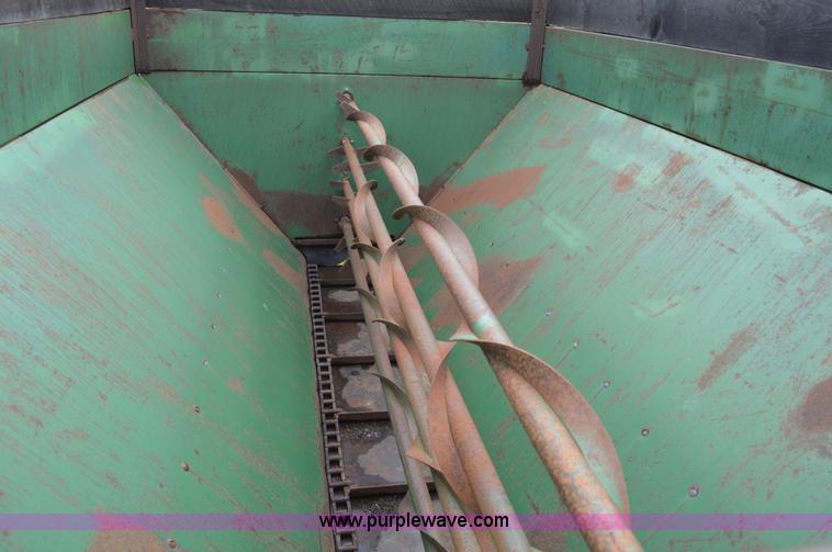 image for item G3517 John Deere 410 auger wagon