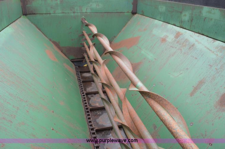 image for item G3517 John Deere 410 auger wagon