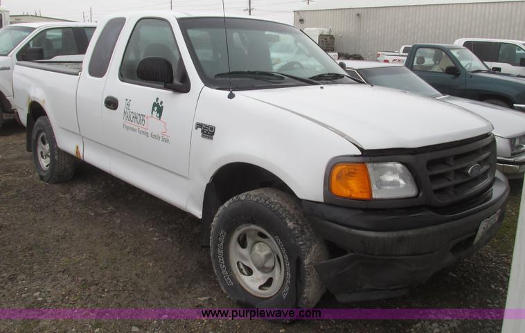 image for item H4701 2004 Ford F150 XL SuperCab pickup truck