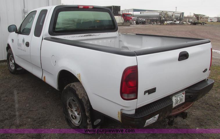 image for item H4701 2004 Ford F150 XL SuperCab pickup truck