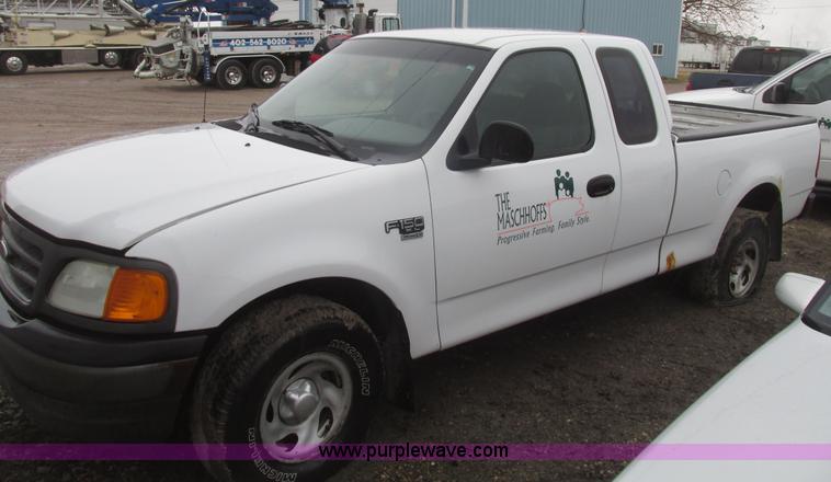 image for item H4701 2004 Ford F150 XL SuperCab pickup truck