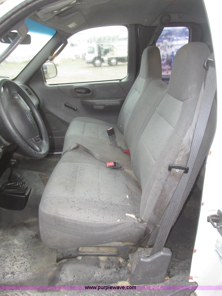 image for item H4701 2004 Ford F150 XL SuperCab pickup truck