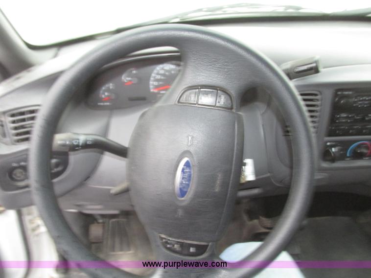 image for item H4701 2004 Ford F150 XL SuperCab pickup truck