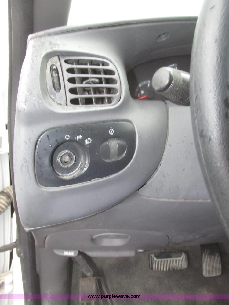 image for item H4701 2004 Ford F150 XL SuperCab pickup truck