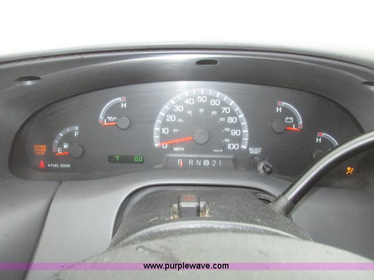 image for item H4701 2004 Ford F150 XL SuperCab pickup truck