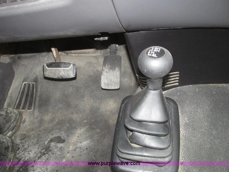 image for item H4701 2004 Ford F150 XL SuperCab pickup truck