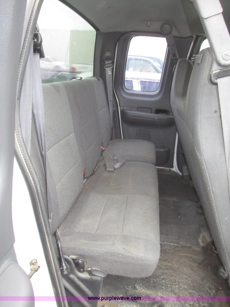 image for item H4701 2004 Ford F150 XL SuperCab pickup truck